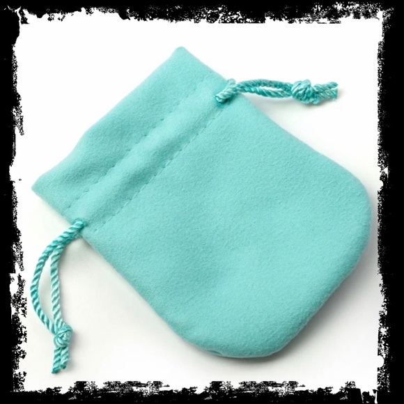 💎😍Stunningly beautiful sparkling silver studs - Picture 4 of 5